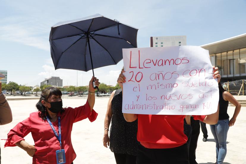 VIDEO Personal del Poder Judicial del Estado de Puebla exige mejores condiciones laborales
