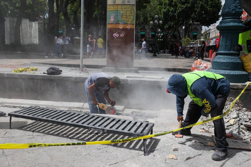 VIDEO Refuerzan alcantarillado del Zócalo para evitar que lo roben