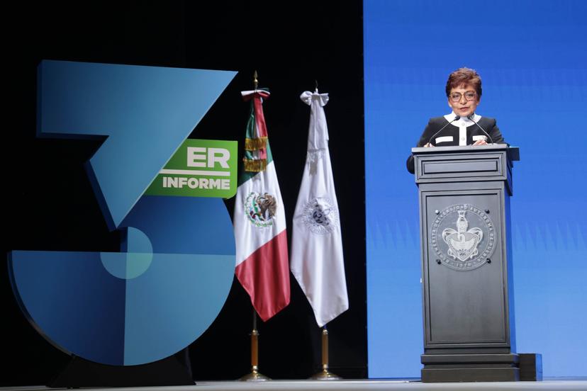 VIDEO Entre gritos de reelección, Lilia Cedillo presenta Tercer Informe de Labores en la BUAP