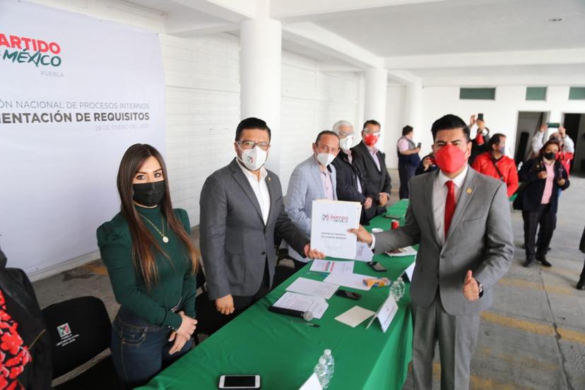 Se registra Jonathan Collantes ante el PRI por una diputación federal 