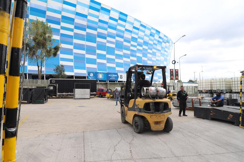 VIDEO Comienzan preparativos para el concierto de Luis Miguel