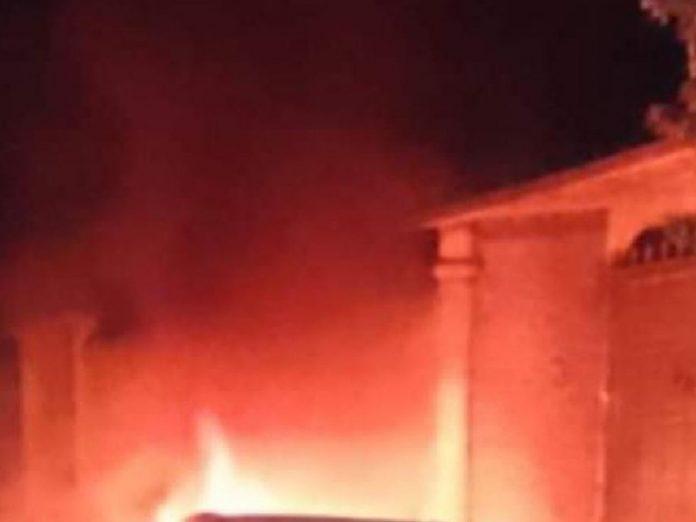 Comando armado balea una casa e incendia un vehículo en Chilpancingo