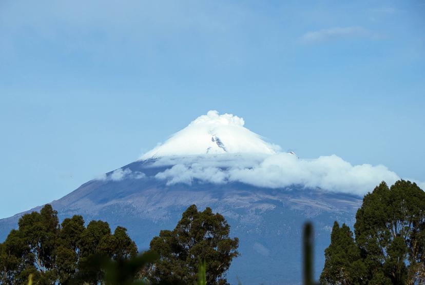 VIDEO Volcán Popocatépetl amanece con cráter nevado