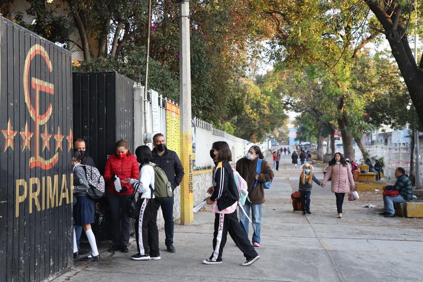 Un millón 057 mil 897 estudiantes tomarán clases a distancia