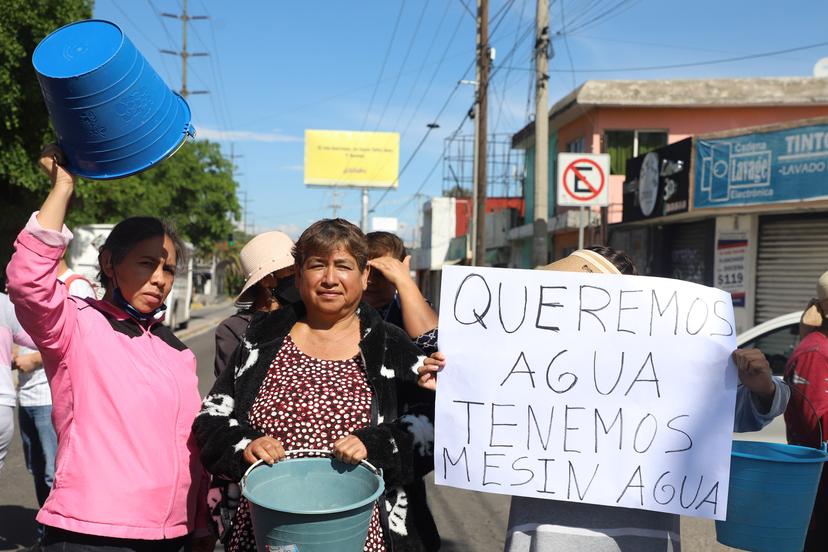 VIDEO Vecinos de la colonia Adolfo López Mateos cierran la Diagonal