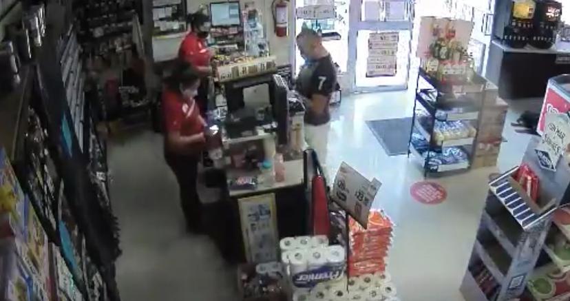 VIDEO Mientras pagaba en el Oxxo lo asesinaron a balazos