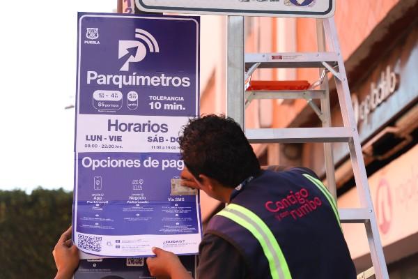 VIDEO Cambian letreros de Parquímetros con nuevos horarios y costos