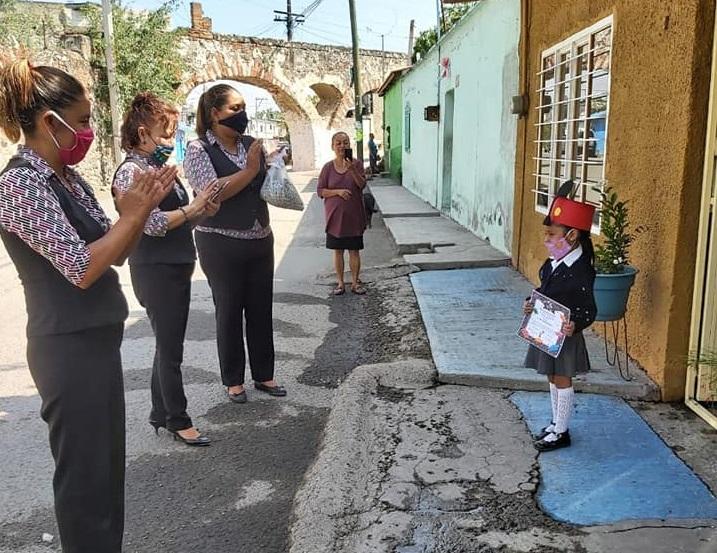 En San Juan Colón niños y niñas de preescolar se gradúan a domicilio