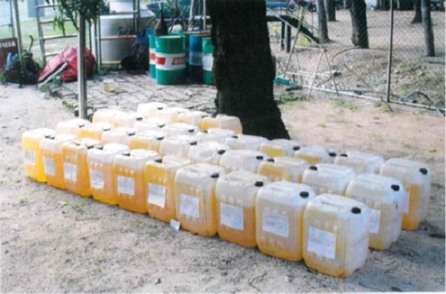 Caen tres lancheros con 34 bidones de huachicol en Acapulco