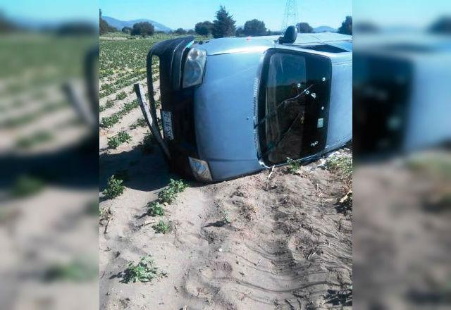 Dejan 3 ejecutados dentro de coche en Palmar de Bravo