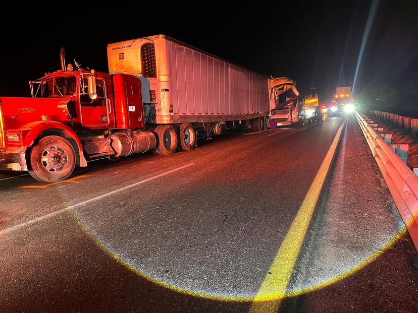 Choque por alcance entre un autobús y camión deja 20 heridos en Quecholac