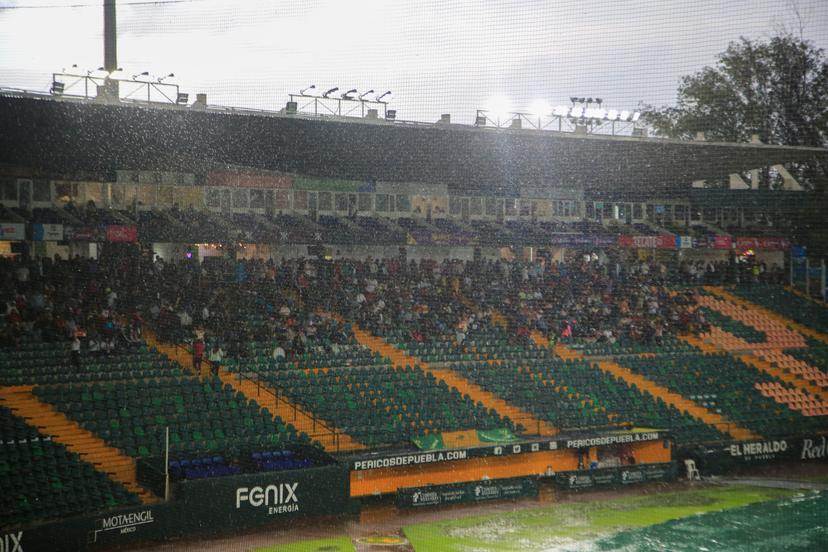 VIDEO Lluvia impide el cuarto juego en el Serdán