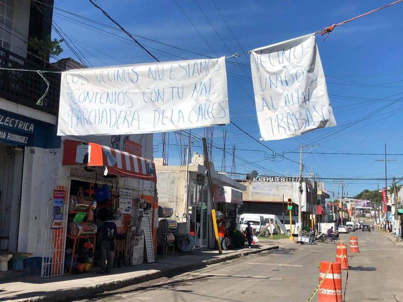 Vecinos de Izúcar se inconforman con el bacheo y cierre de calles 