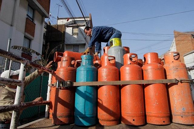 Tras explosión de tanque de gas LP en Geovillas Cholula, mujer resulta herida