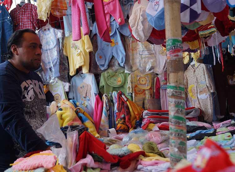 Reubican tianguis de Teziutlán por actividades de la feria