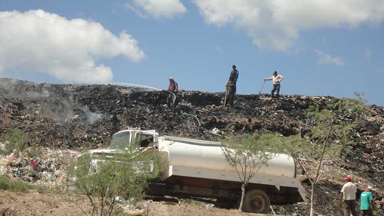 Incendio en relleno sanitario de Ajalpan destapa conflicto intermunicipal