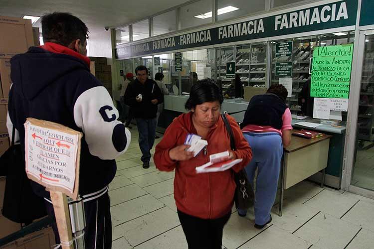 Despide gobierno federal a 500 trabajadores del Seguro Popular en Puebla