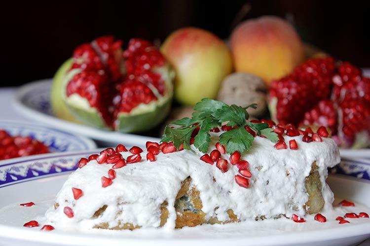 Tradición gastronómica respaldan triunfo estatal de confección de Chile en Nogada