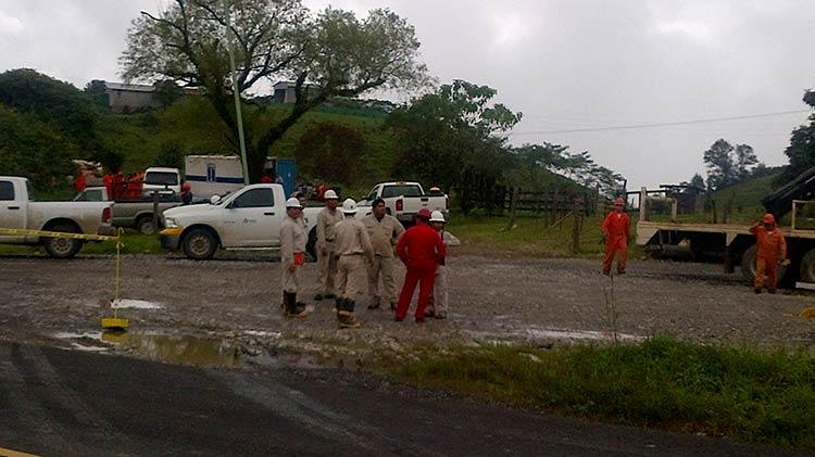 Controla Pemex fuga de gasolina a escasos metros de la México-Tuxpan