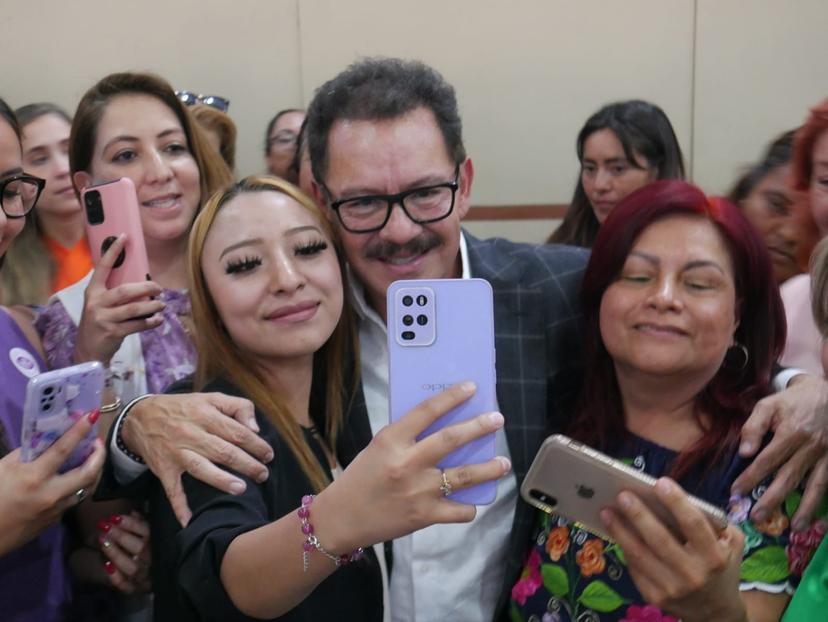 Jóvenes son la fuerza que impulsa la vida democrática en México: Mier