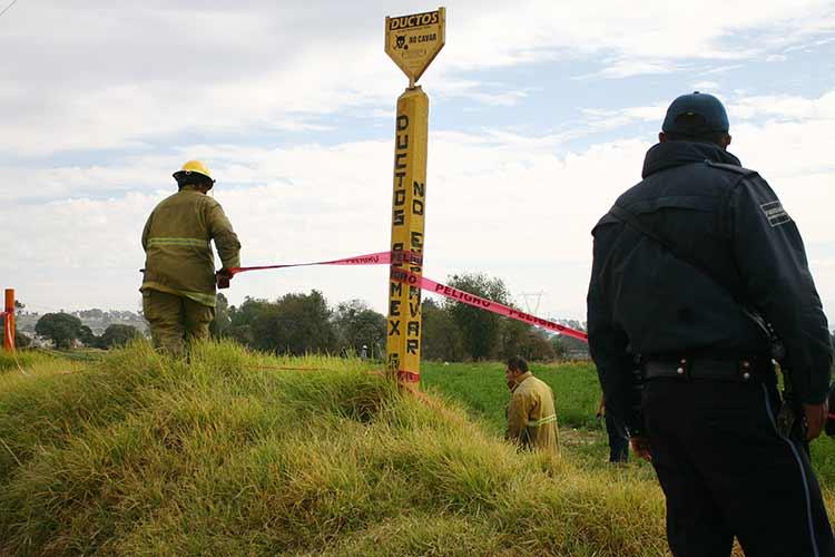 Localizan toma clandestina a ductos de Pemex en Acajete