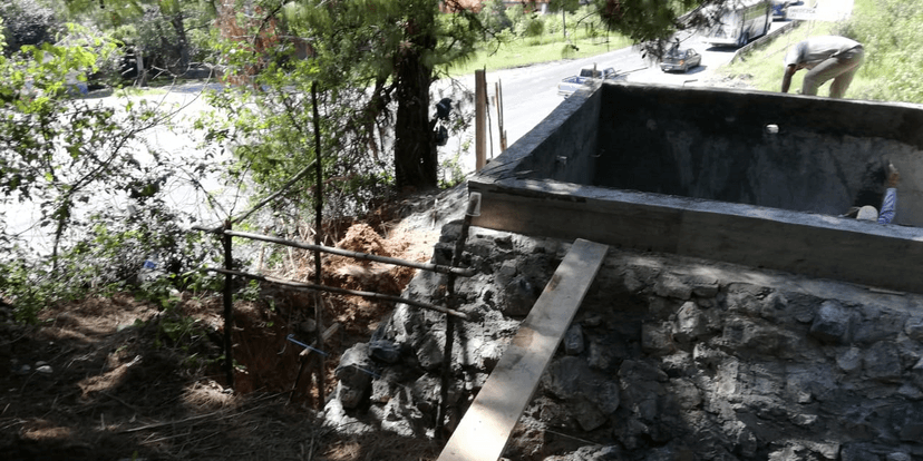 Construyen tanque público en terreno privado de Huauchinango