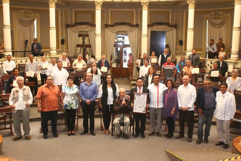 Reconoce Congreso de Puebla a cronistas municipales