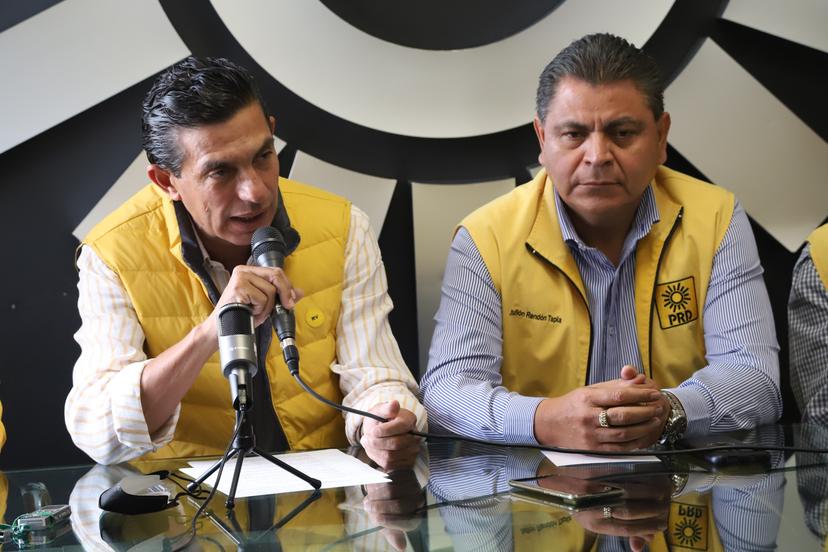 VIDEO Pide PRD de Puebla moderar pago de cuotas escolares