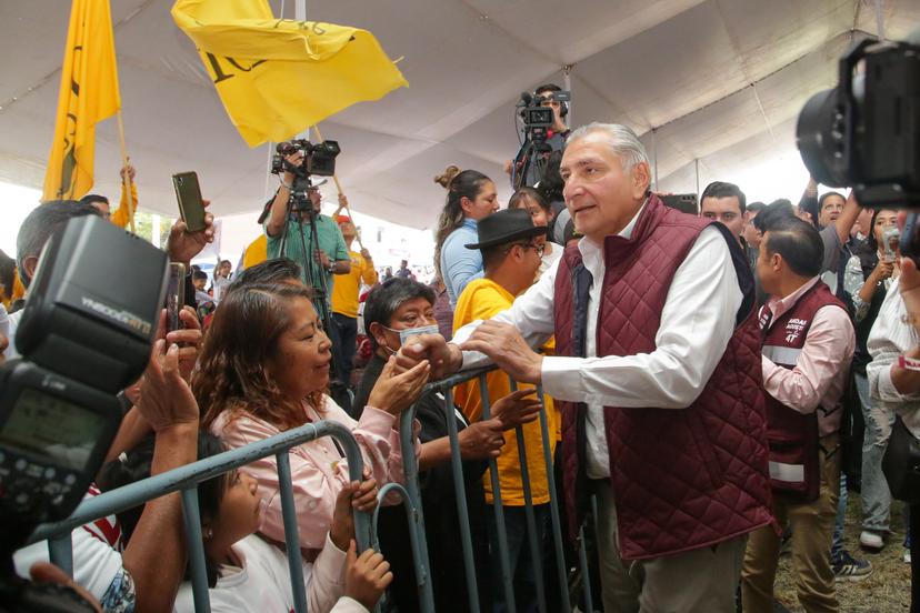 VIDEO Adán Augusto rechaza cargada a favor de Claudia Sheinbaum