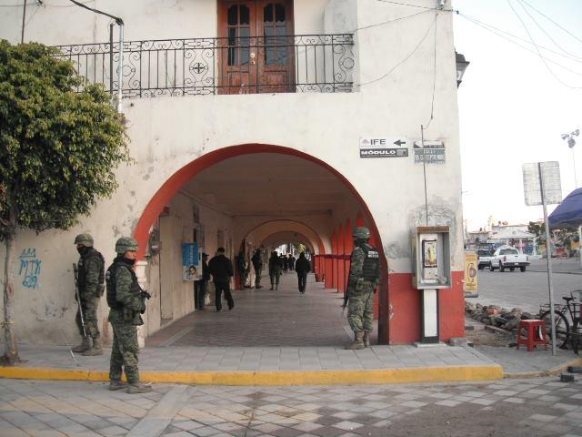 Decomisan drogas, electrodomésticos y dinero en Cereso de Huejotzingo