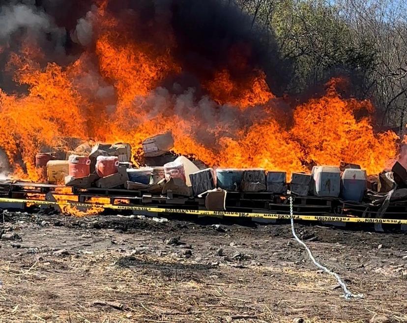 FGR destruye toneladas de narcóticos y objetos del delito en Sinaloa