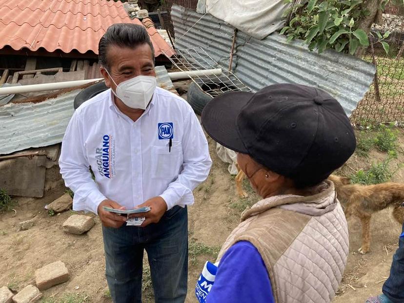 Vecinos retienen a candidato del PAN en Tlalancaleca, GN intenta rescatarlo