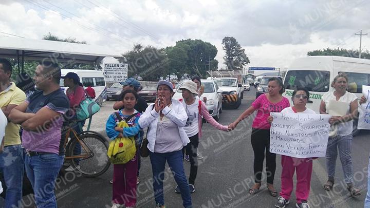 Bloquean carretera México- Veracruz para exigir seguridad