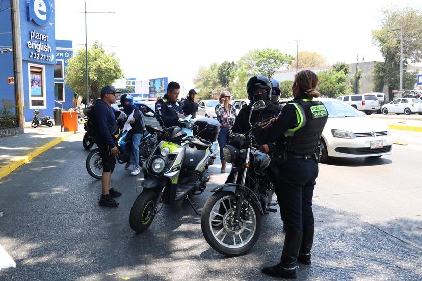 SSC de Puebla revisa motocicletas en el bulevar 5 de Mayo