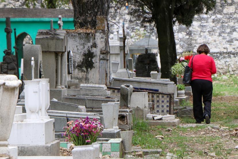 De terror, panteón municipal de Puebla se queda sin espacio