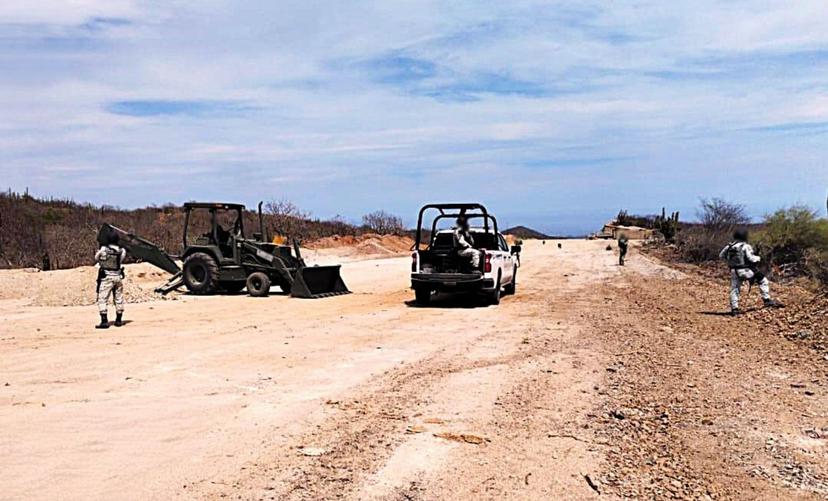 En cateo FGR asegura armas e inhabilita pista clandestina en Baja California Sur