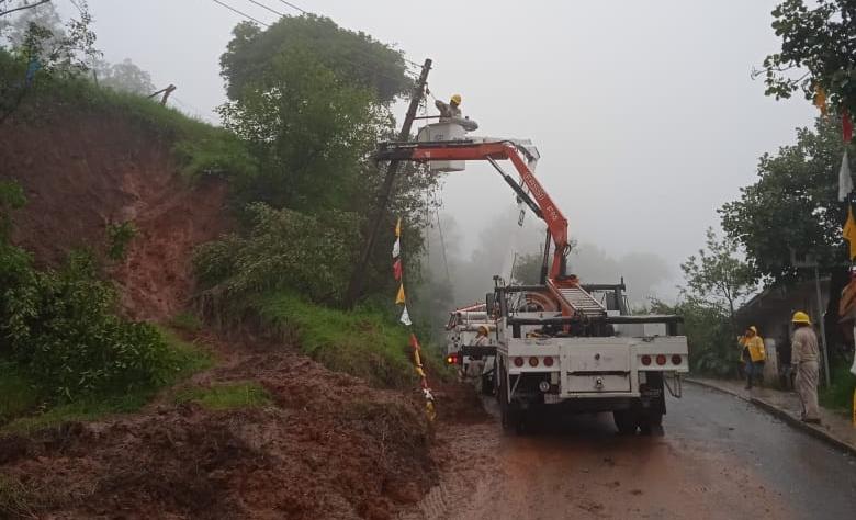 CFE restablece suministro eléctrico a usuarios afectados por tormenta Chris