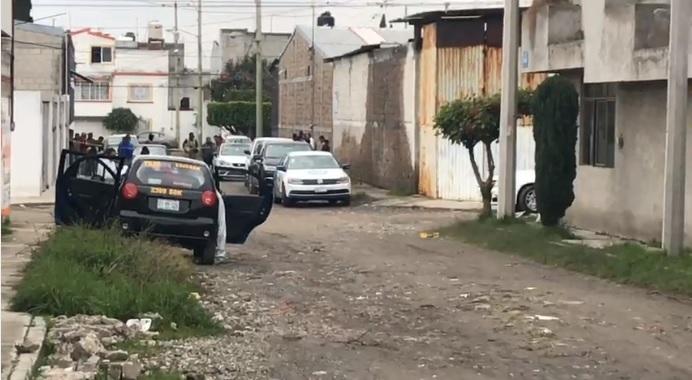 Lo encuentran muerto dentro de su taxi