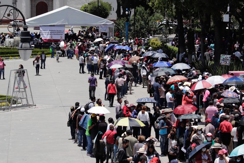 VIDEO Acarreados, quema de boletas y alta participación deja elección de Morena