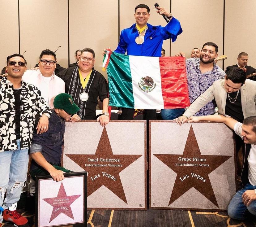 Grupo Firme presume su estrella en el Paseo de Las Vegas