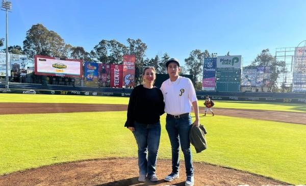 Pericos firma a dos peloteros, producto de la Copa Periquitos