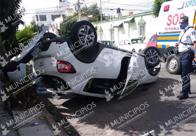 Se registra aparatoso choque y volcadura con saldo de un lesionado en Puebla