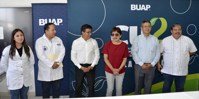 Entrega rectora Cedillo 50 microscopios para laboratorios en CU2