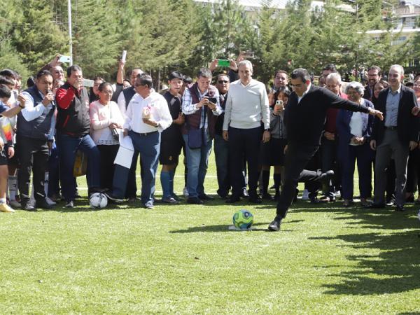 Céspedes inaugura rehabilitación de cancha deportiva en el Centro Escolar Raúl Velasco