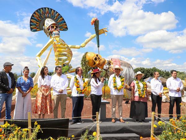 Con recorrido en el Valle de Catrinas, Céspedes mantiene tradiciones de Puebla