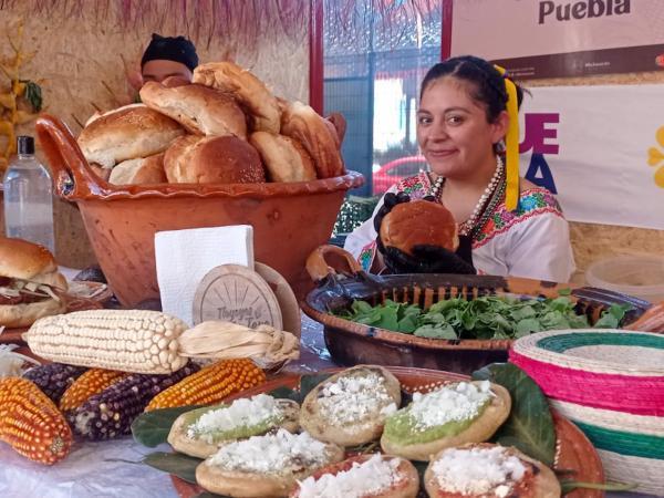 Incluyen a cocineras tradicionales de Puebla en Catálogo de Turismo de Romance