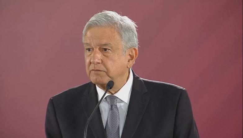 Niega AMLO subejercicio en obra pública; denuncia corrupción