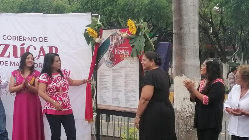 Colocan bando patrio en Izúcar de Matamoros y Chietla