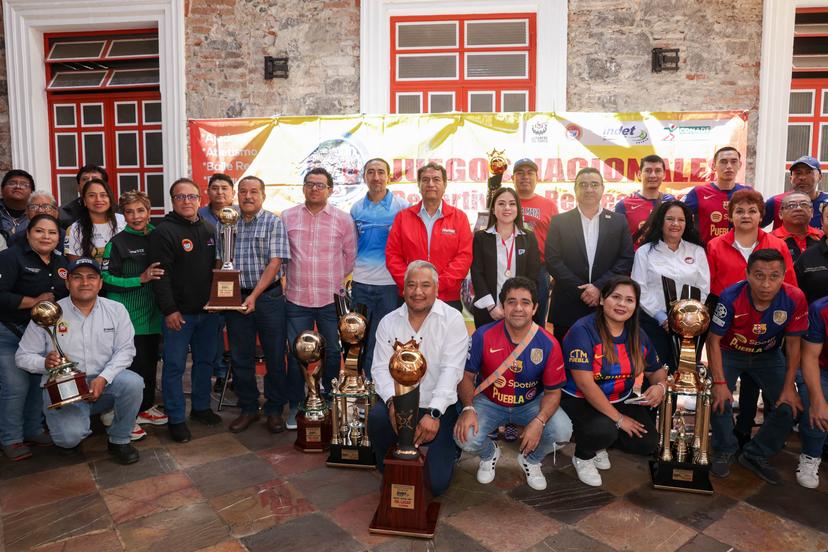 VIDEO INDET premia a trabajadores deportistas poblanos