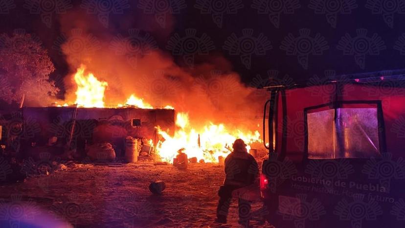 Se incendia vivienda en San Pablo Xochimehuacán